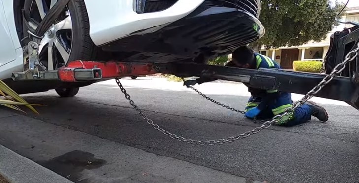 Towing truck on chains