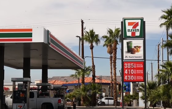 7 eleven with Gas station