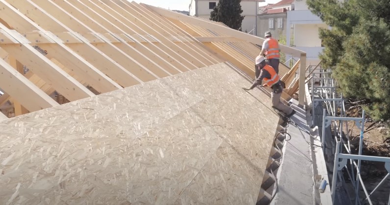 Laying out the wooden insulation
